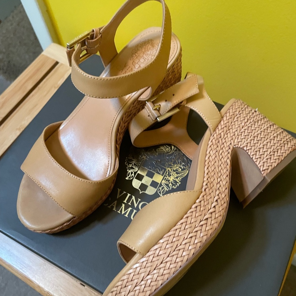 Vince Camuto Ranneli
Espadrille Sandals size 6M